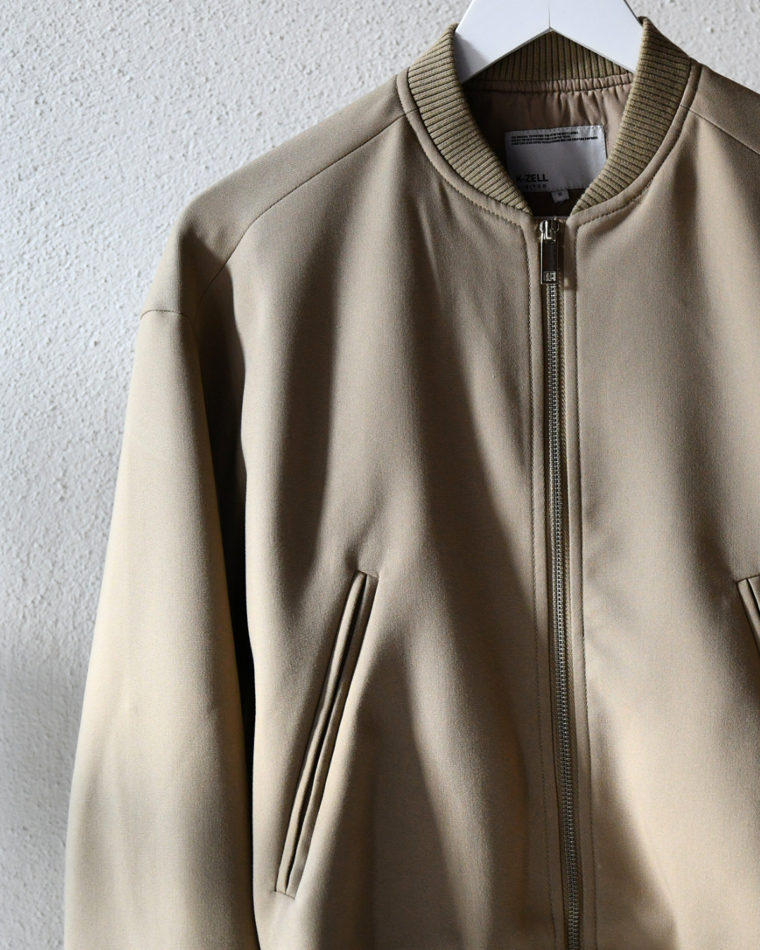 Bomberjacke in beige