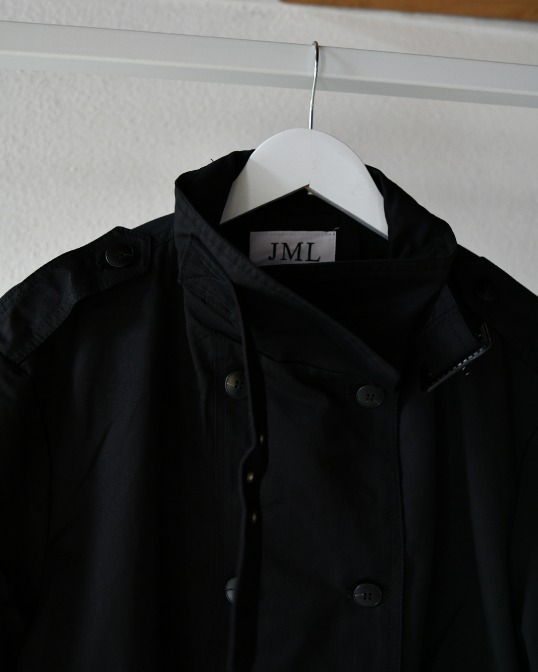 Trenchcoat Cropped in Schwarz