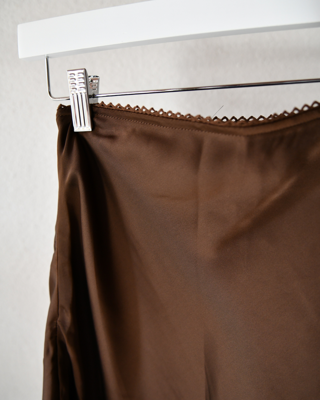 Satinrock in Dunkelbraun