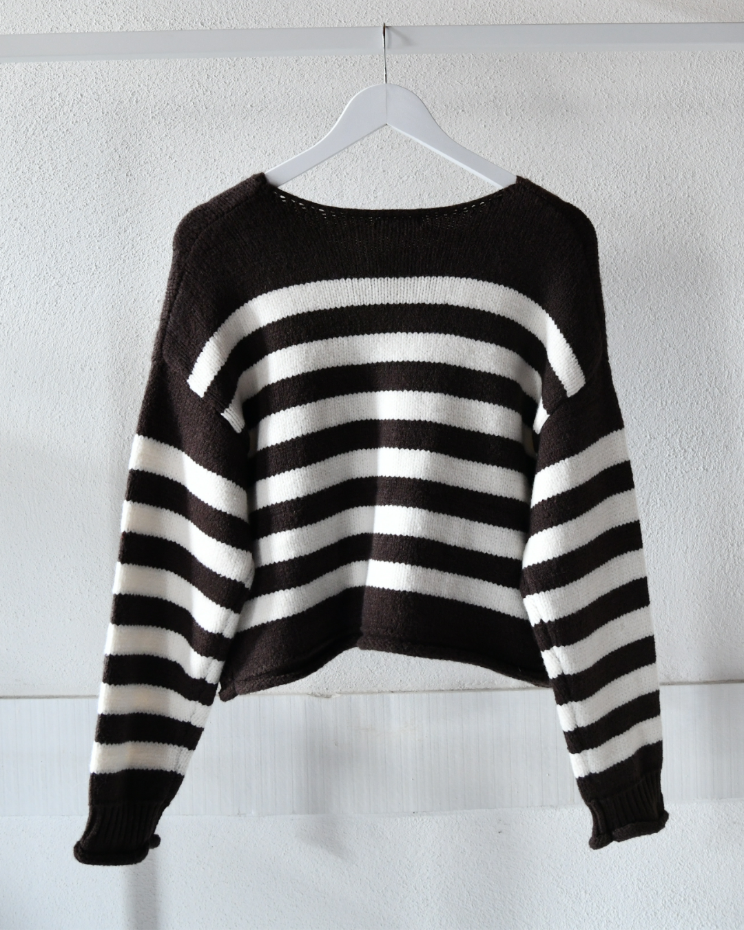 Strickjacke Stripes mit goldenen Knöpfen