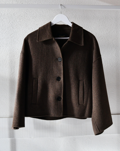 Kurzer Wollmantel in Dunkelbraun