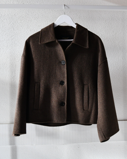 Kurzer Wollmantel in Dunkelbraun