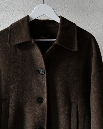 Kurzer Wollmantel in Dunkelbraun