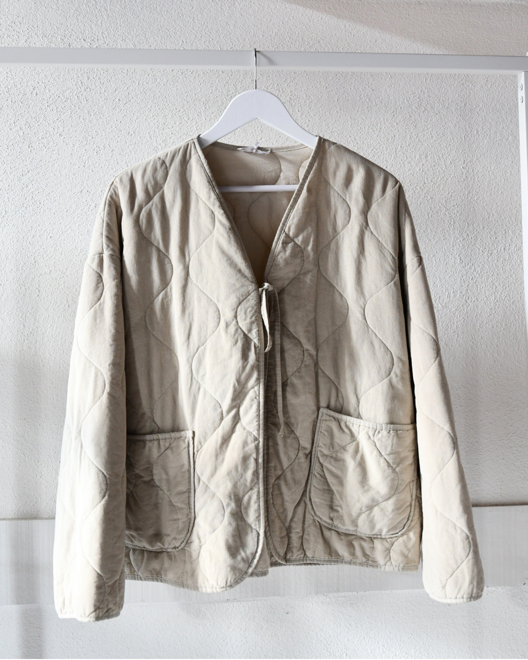 Steppjacke mit Schleife