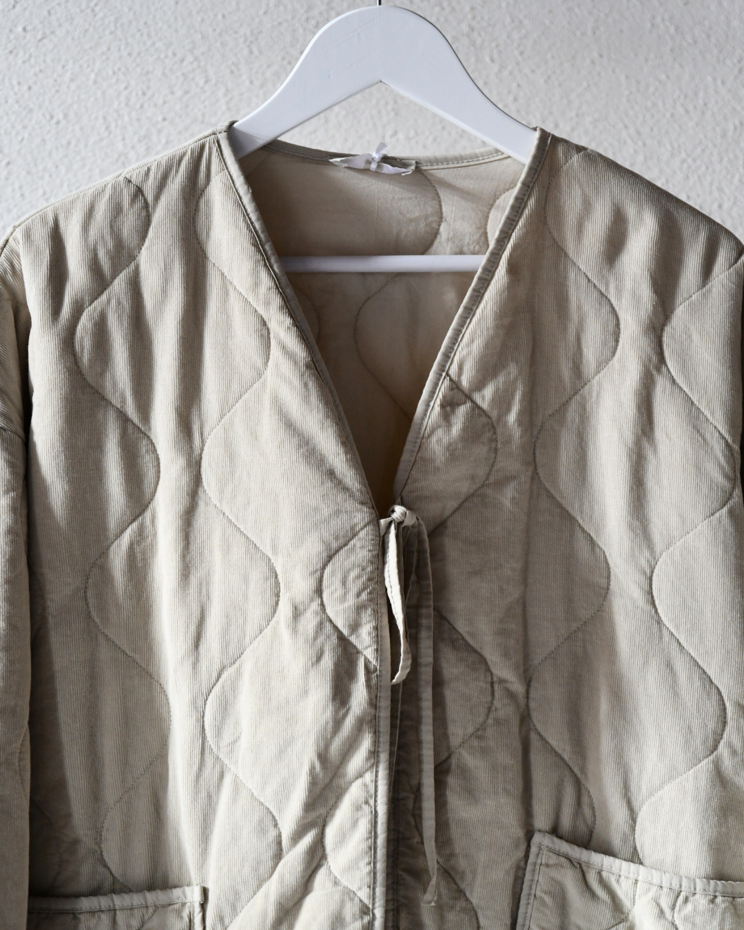 Steppjacke mit Schleife