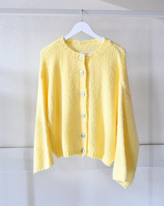 Strickjacke Ella mit Perlmuttknöpfen