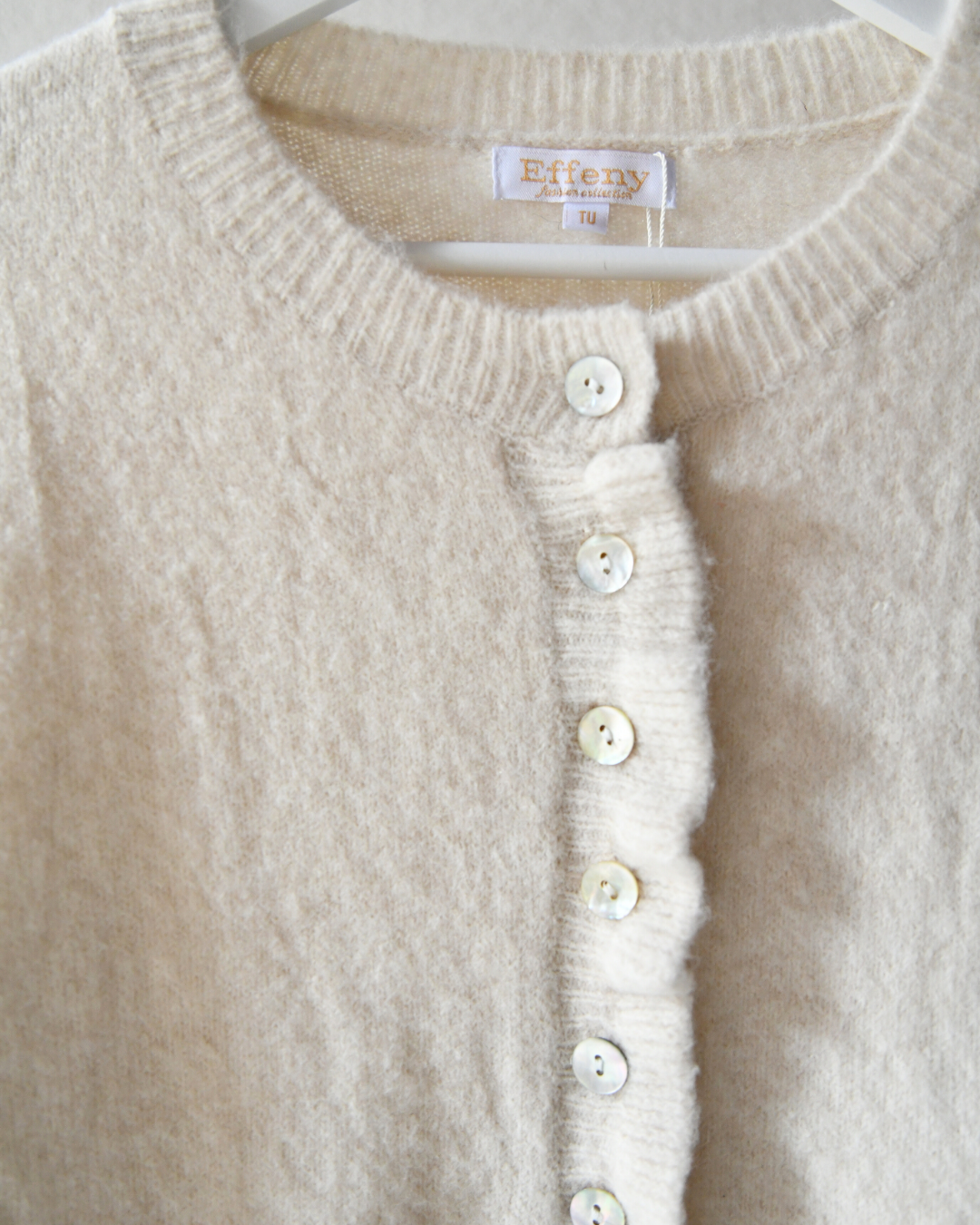 Rüschen Strickjacke in beige