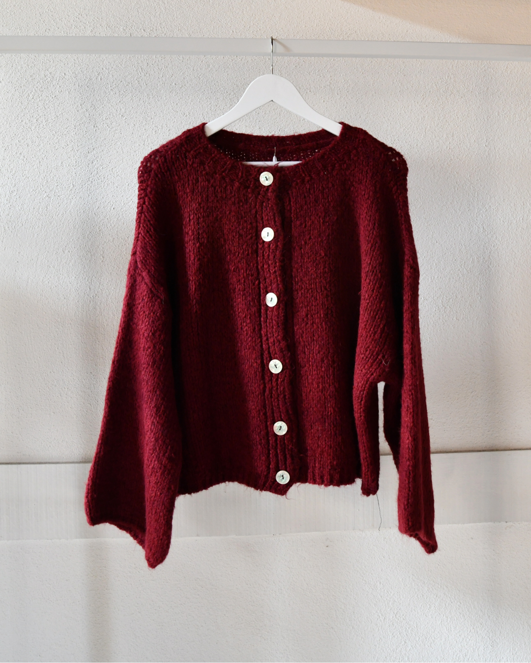 Strickjacke Ella mit Perlmuttknöpfen