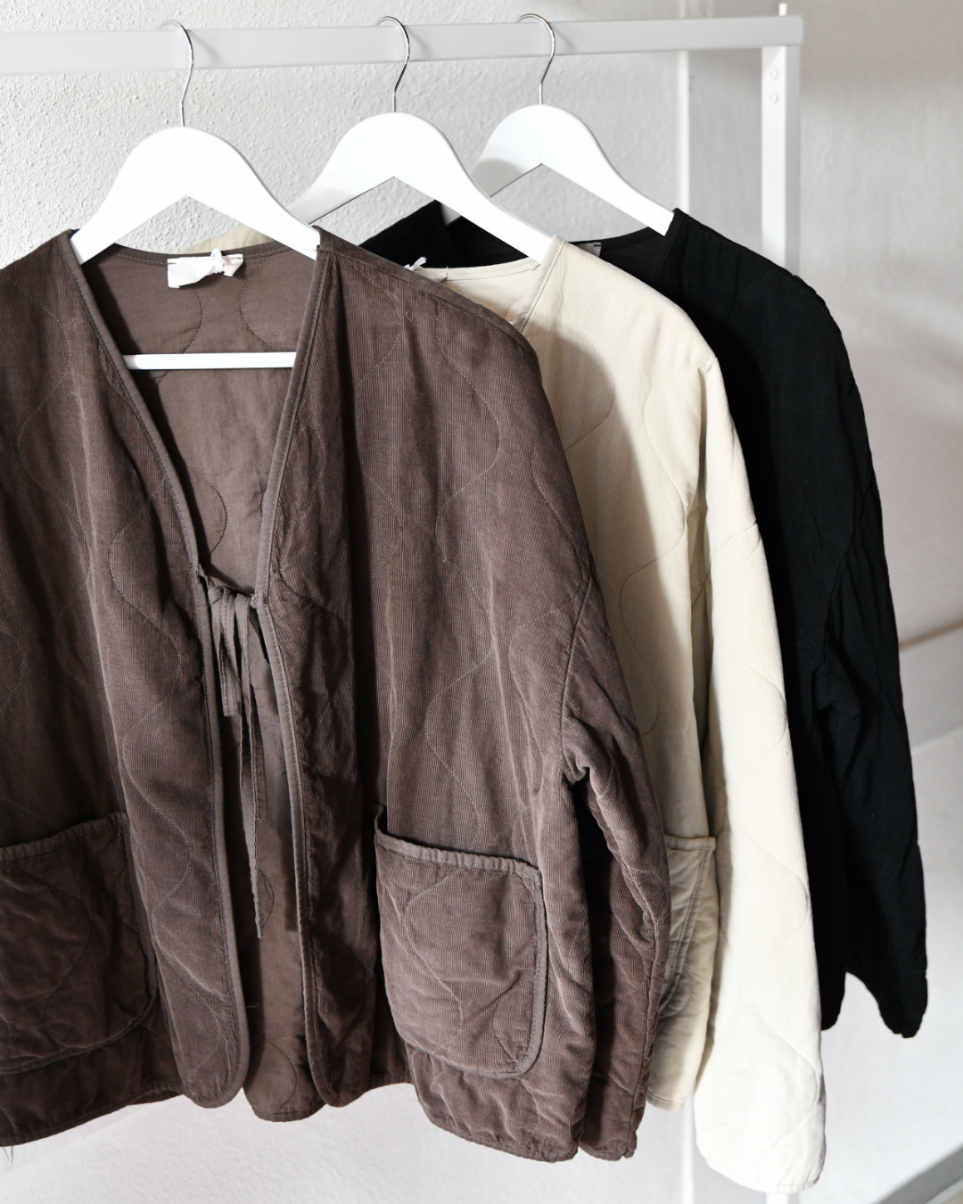 Steppjacke mit Schleife