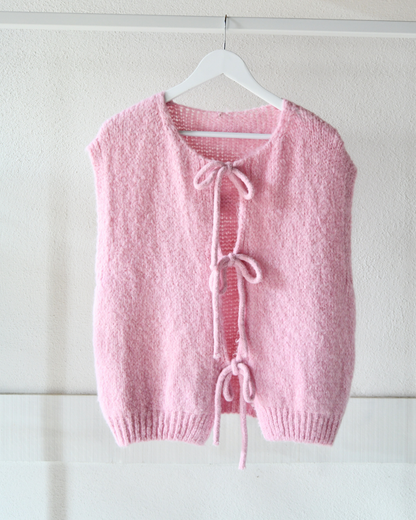 Strickweste mit Schleifen in rosa