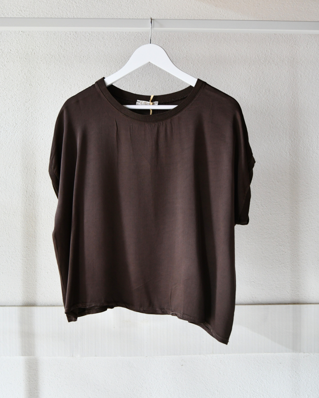 Satin T-Shirt in Dunkelbraun