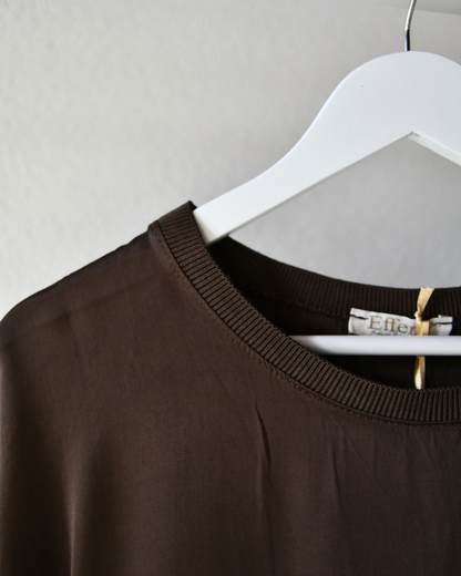 Satin T-Shirt in Dunkelbraun