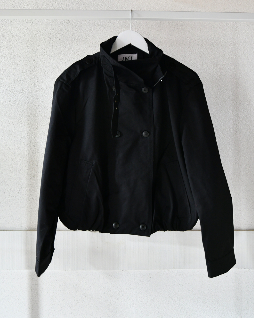 Trenchcoat Cropped in Schwarz