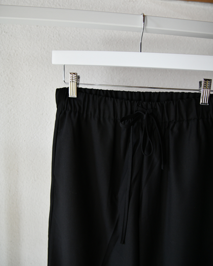 Stoffhose in Schwarz